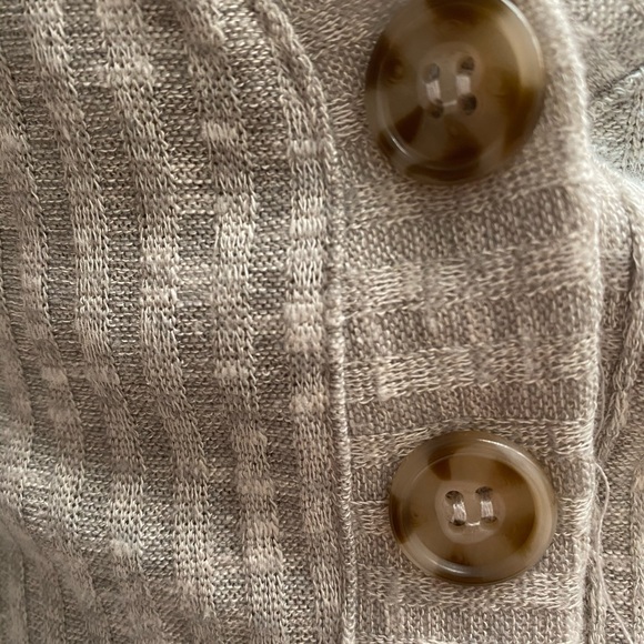 Gray Button Up Cropped Top - Picture 3 of 4